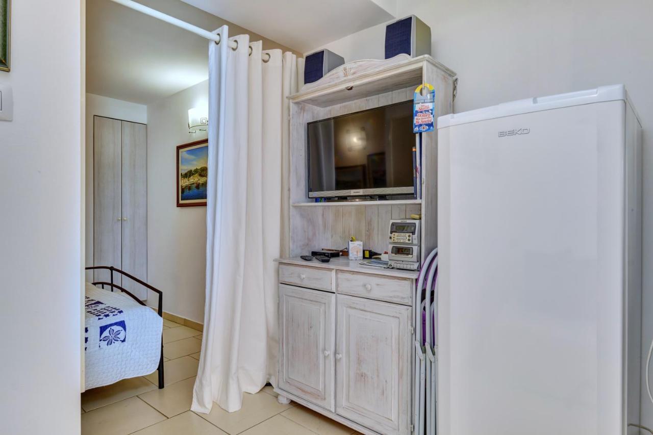 Apartment Neno - Terrace & Parking Велі-Лошинь Екстер'єр фото