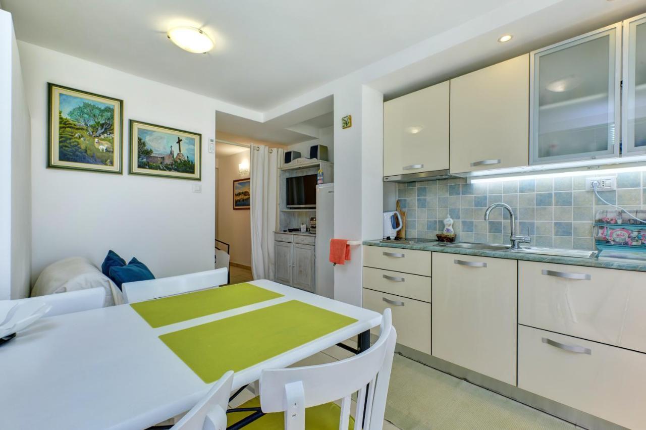 Apartment Neno - Terrace & Parking Велі-Лошинь Екстер'єр фото