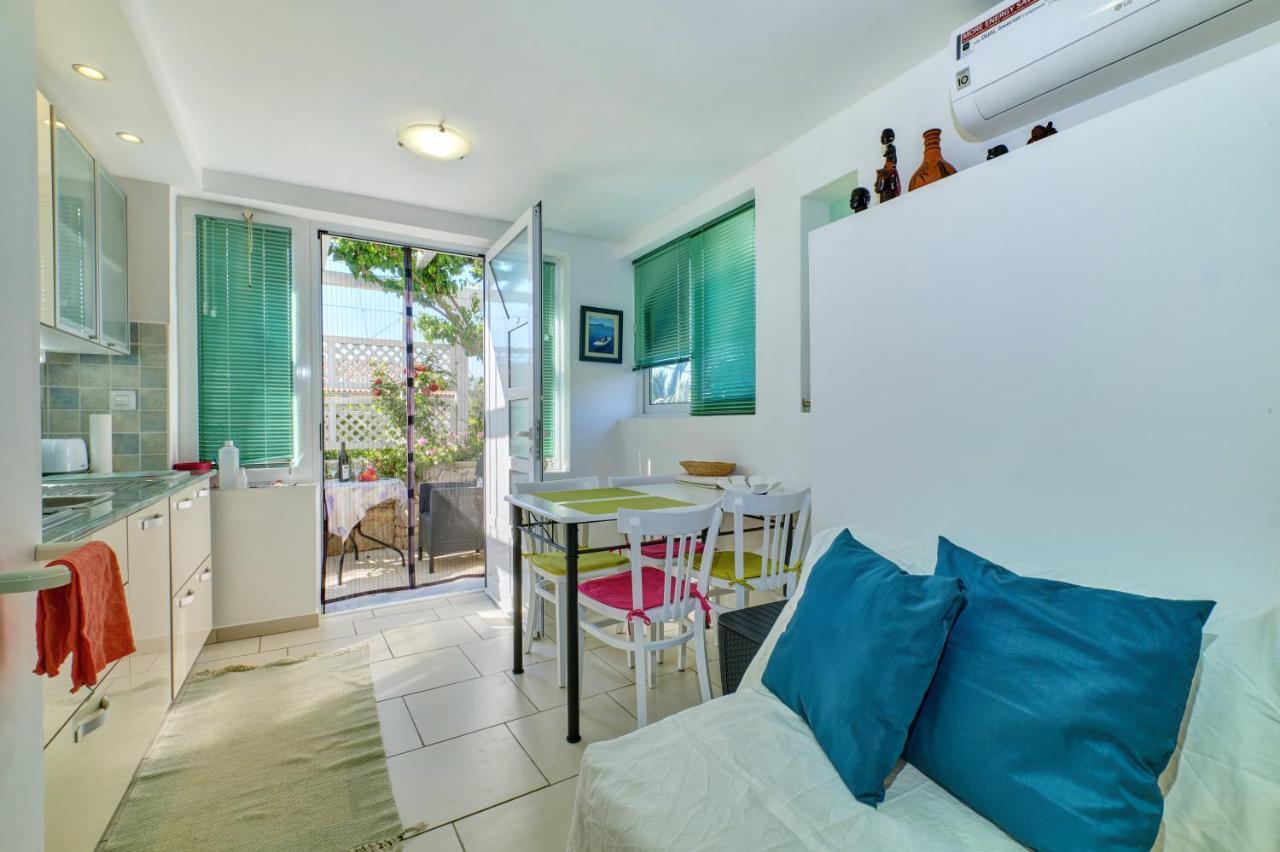 Apartment Neno - Terrace & Parking Велі-Лошинь Екстер'єр фото