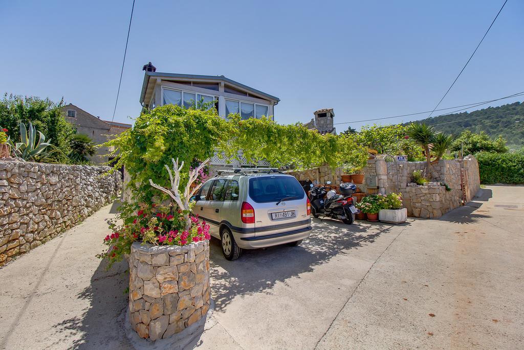 Apartment Neno - Terrace & Parking Велі-Лошинь Екстер'єр фото