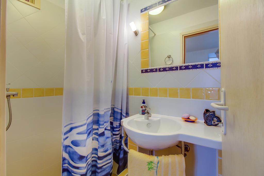 Apartment Neno - Terrace & Parking Велі-Лошинь Екстер'єр фото