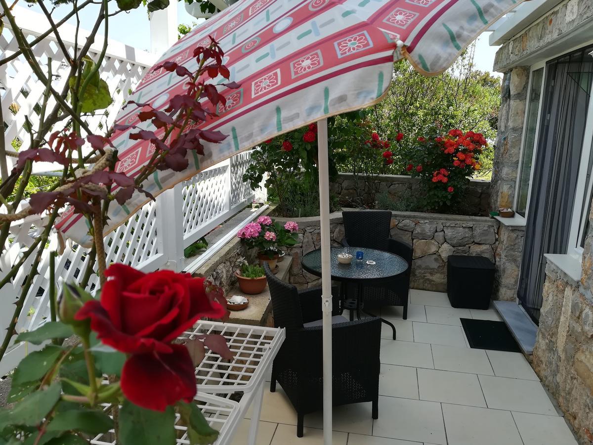Apartment Neno - Terrace & Parking Велі-Лошинь Екстер'єр фото